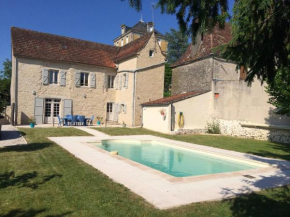 Villa de 3 chambres avec piscine privee jardin clos et wifi a Montfaucon